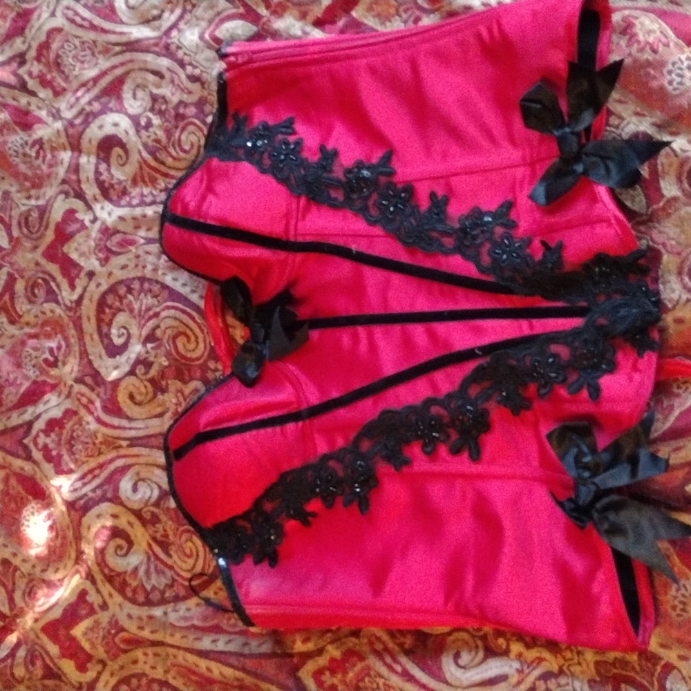 Leg Avenue red & black corset